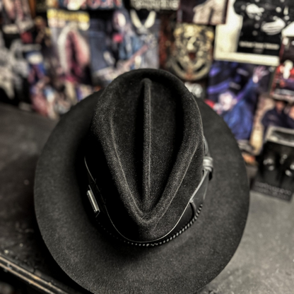Mann in Schwarz